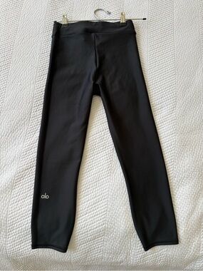 Airlift High-Waist Conceal Zip Capri